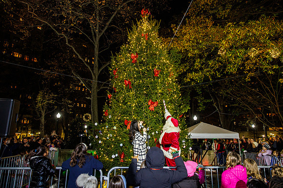 Laural-Holiday Party and Tree Lighting-Highlights0023