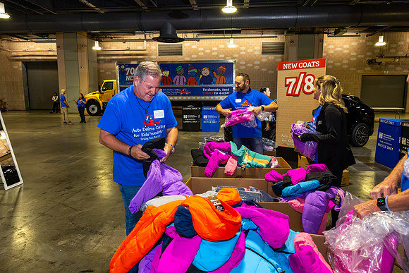 Driving away the cold- Coat Giveaway2025_0049