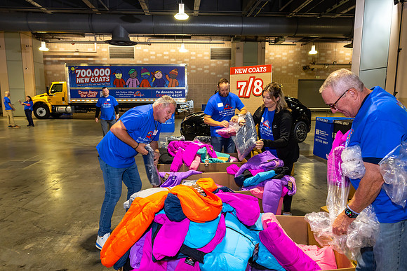 Driving away the cold- Coat Giveaway2025_0050