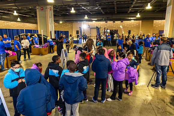 Driving away the cold- Coat Giveaway2025_0142