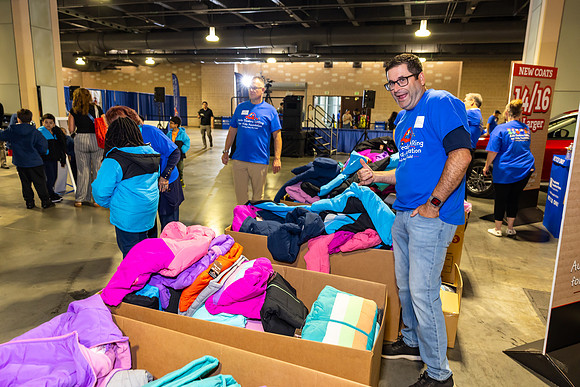 Driving away the cold- Coat Giveaway2025_0144