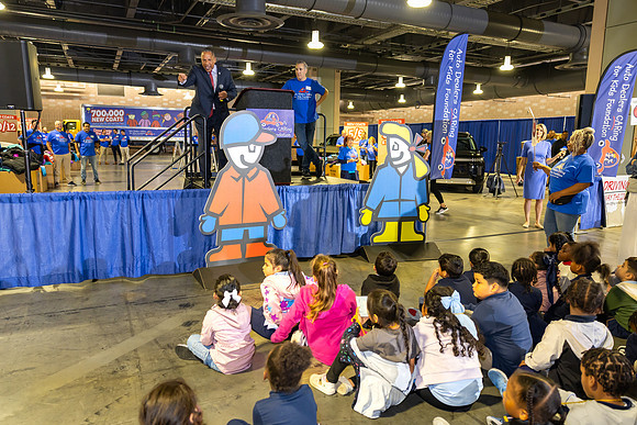 Driving away the cold- Coat Giveaway2025_0195