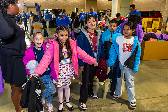 Driving away the cold- Coat Giveaway2025_0244