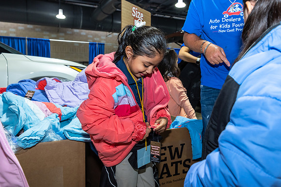 Coat giveaway2023Auto Dealers Ass__0057