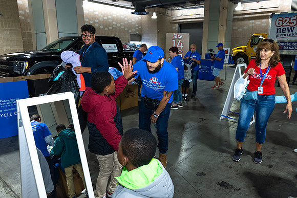 Coat giveaway2023Auto Dealers Ass__0065