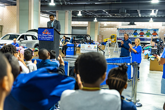 Coat giveaway2023Auto Dealers Ass__0094