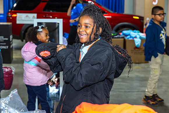 Coat giveaway2023Auto Dealers Ass__0127