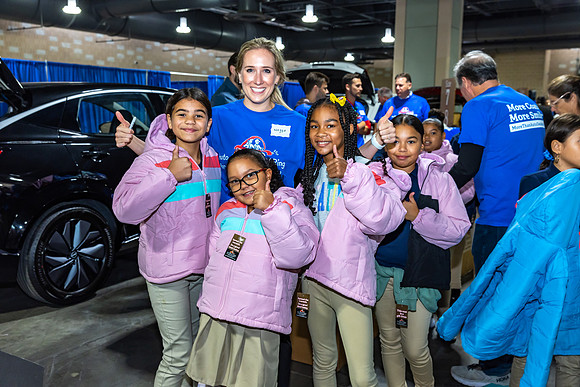 Coat giveaway2023Auto Dealers Ass__0146