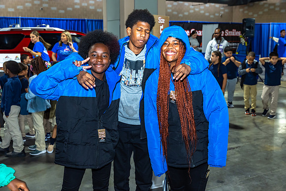 Coat giveaway2023Auto Dealers Ass__0154