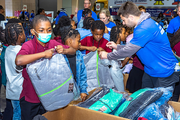 Coat giveaway2023Auto Dealers Ass__0161