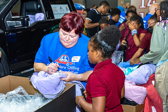 Coat giveaway2023Auto Dealers Ass__0188