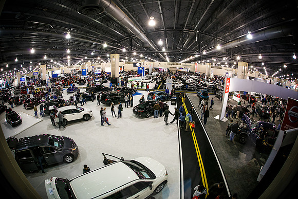 Autoshow-Crowd Shots_0015