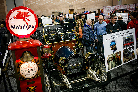 Autoshow-Crowd Shots_0056