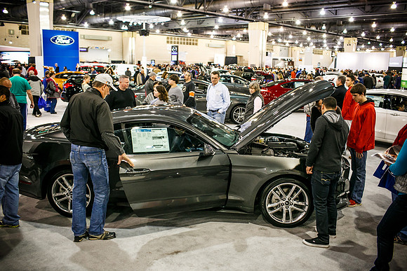 Autoshow-Crowd Shots_0086