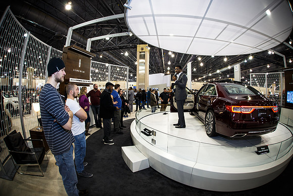 Autoshow-Crowd Shots_0102