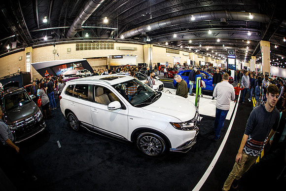Autoshow-Crowd Shots_0101