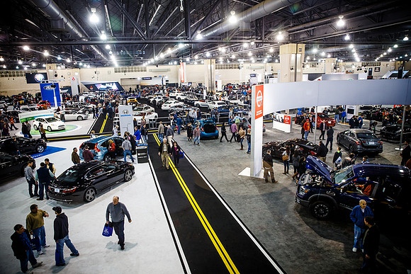 Autoshow-Crowd Shots_0019