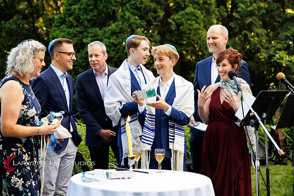 Hendler-BNai0084_HL