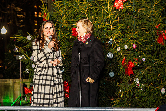 Laural-Holiday Party and Tree Lighting-Highlights0012