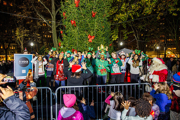 Laural-Holiday Party and Tree Lighting-Highlights0016